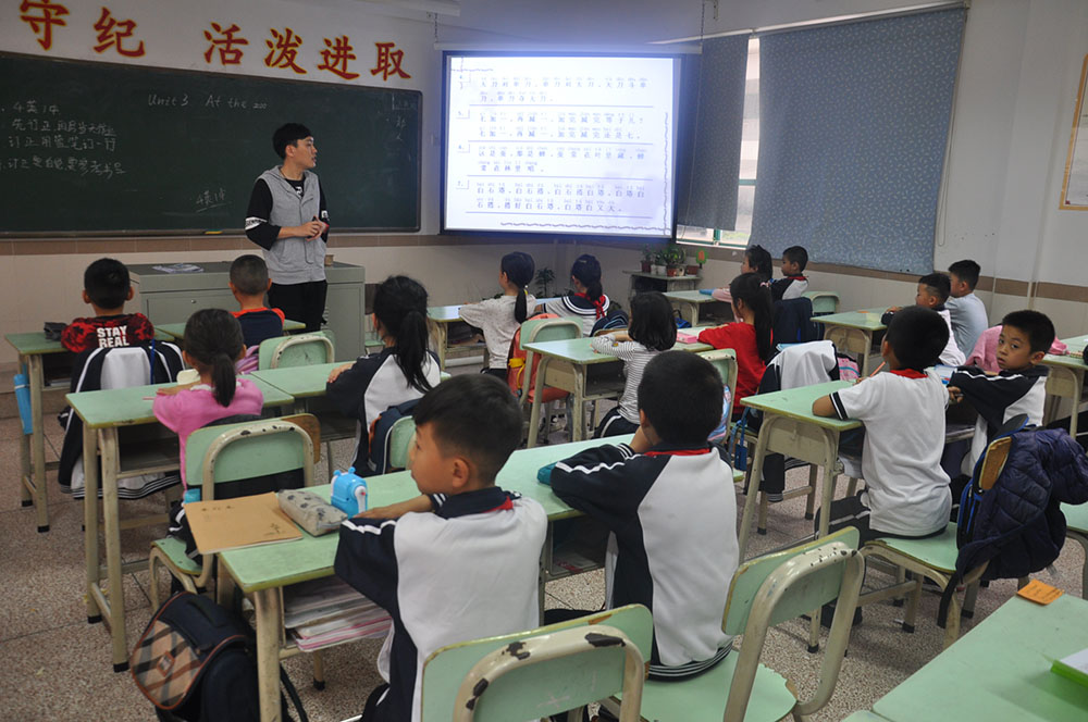 童心沁書香  ，博雅話詩語